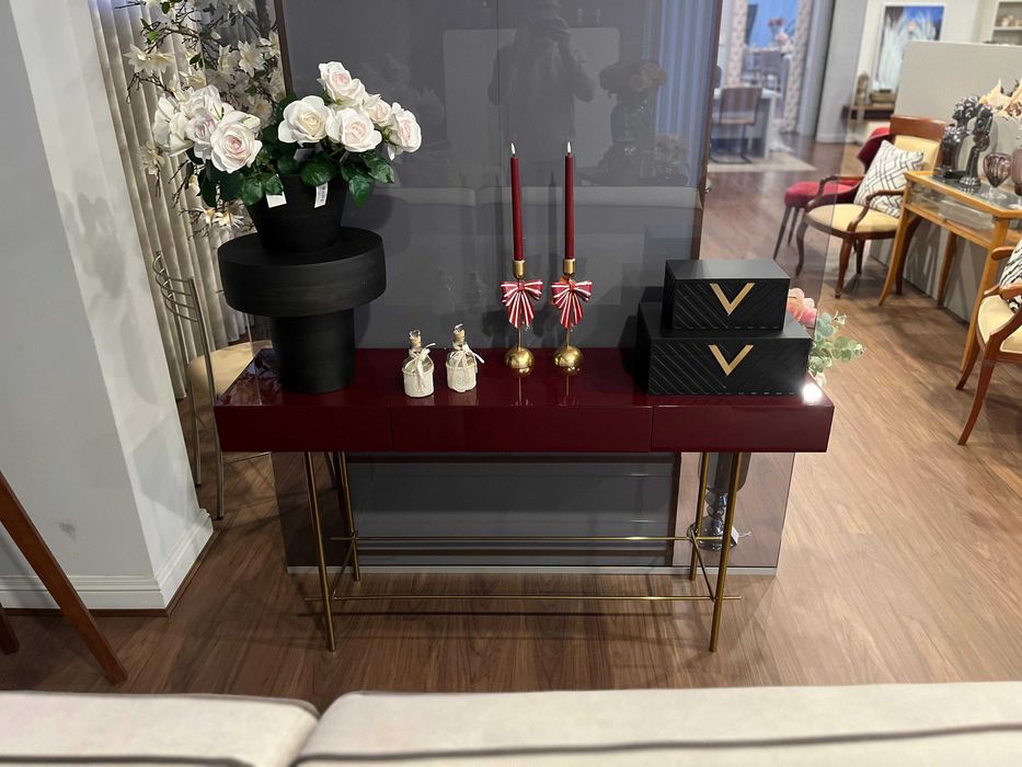 Consola Ellender – Evanyrouse