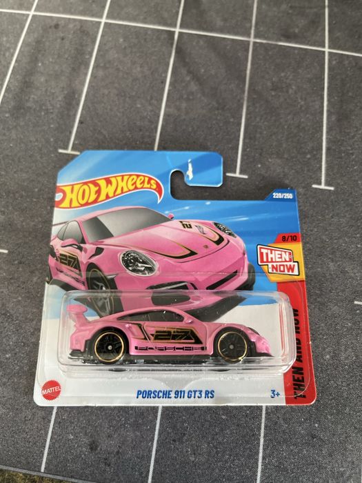 Pieć sztuk Hot wheels