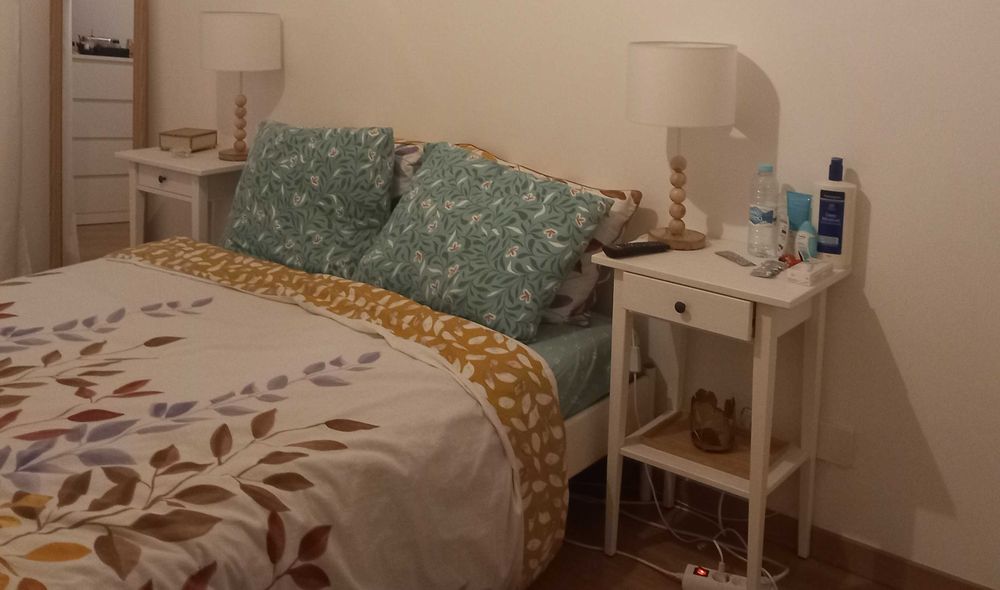 Vendo 2 Mesas de Cabeceira