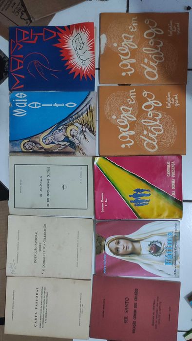 Lote 75 Publicações Diversas sobre Religião Católica