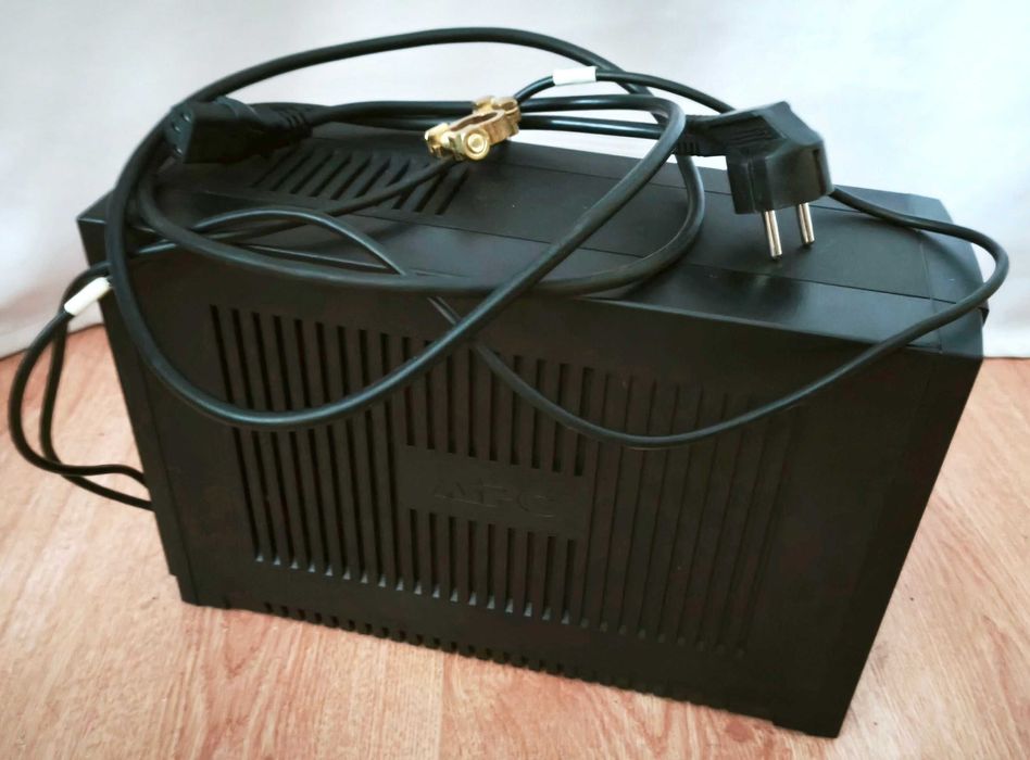 ДБЖ APC Back UPS 1400 безперебійник під акумулятор 12В потужність700Вт
