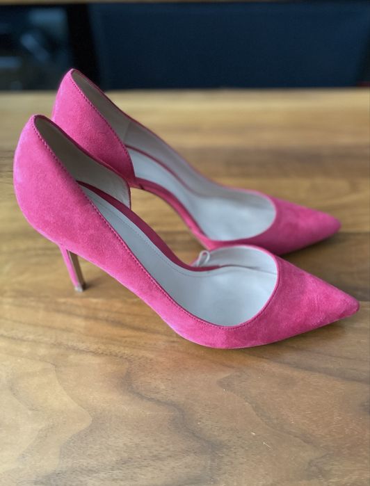 Buty na obcasie Mango