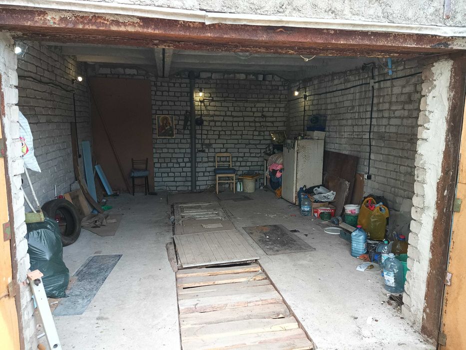 Гараж в Автомобілісті
