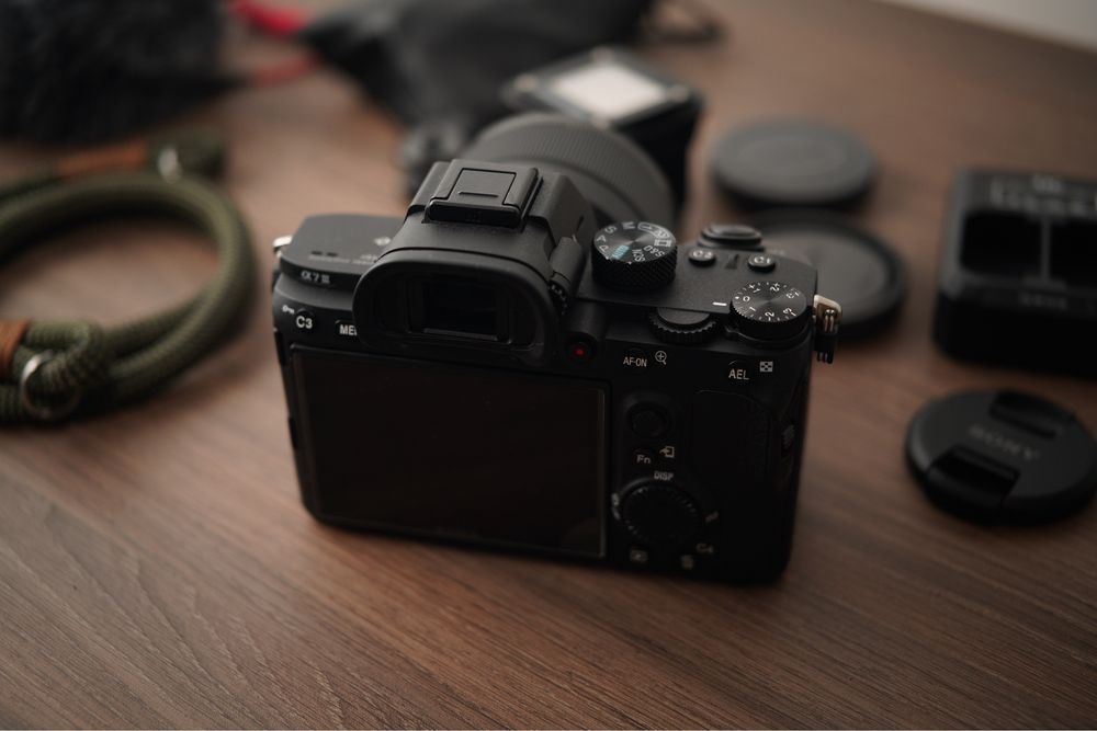 Sony A7 lll  + lente e acessórios