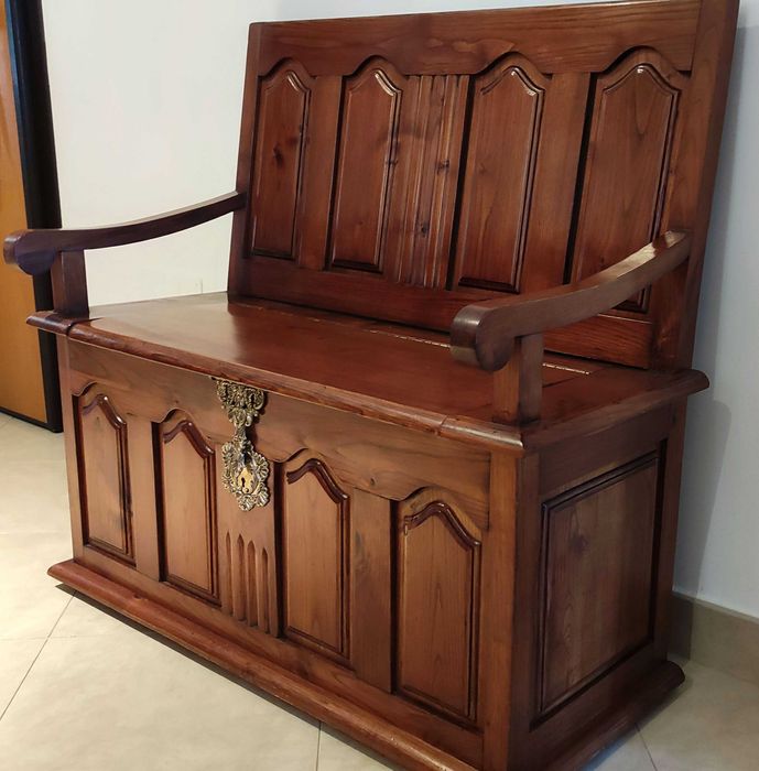 Arca / Banco de madeira maciça