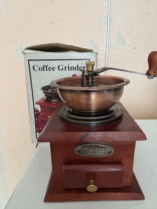 Ручная Кофемолка в ретростиле