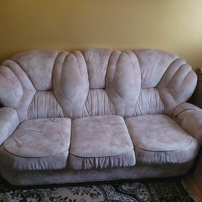Продам диван і два крісла