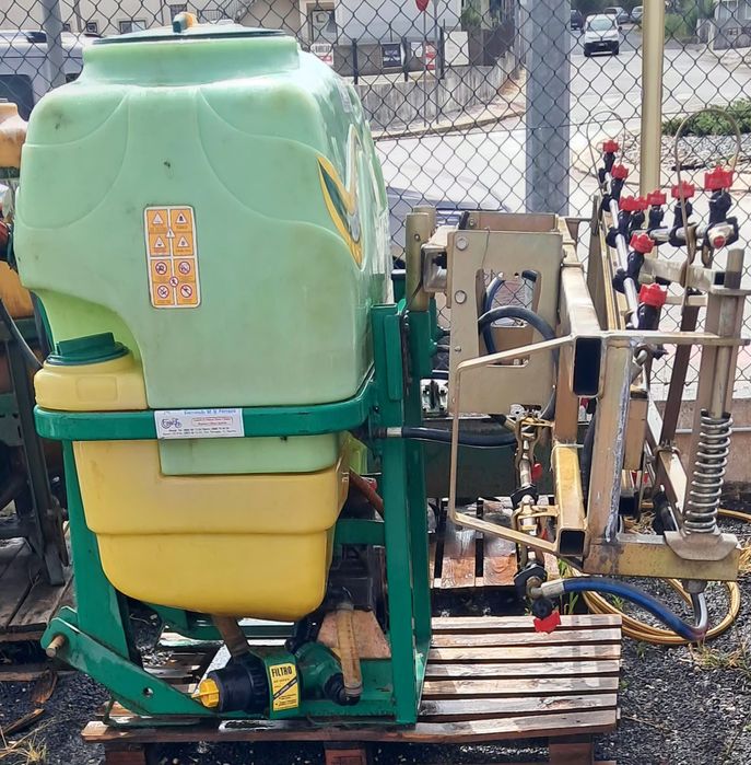 Pulverizador usado rocha 400 litros