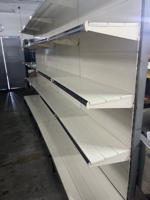 Estante de parede composta por 4 modulos com o total de 3.86mt