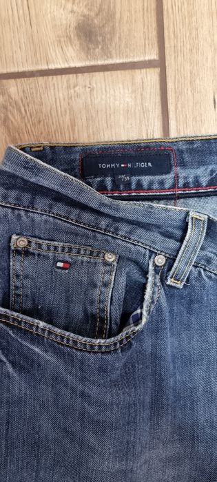 Джинсы томми хилфигер