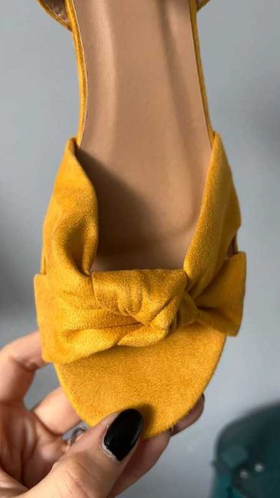 Buty na koturnie żółte, korek