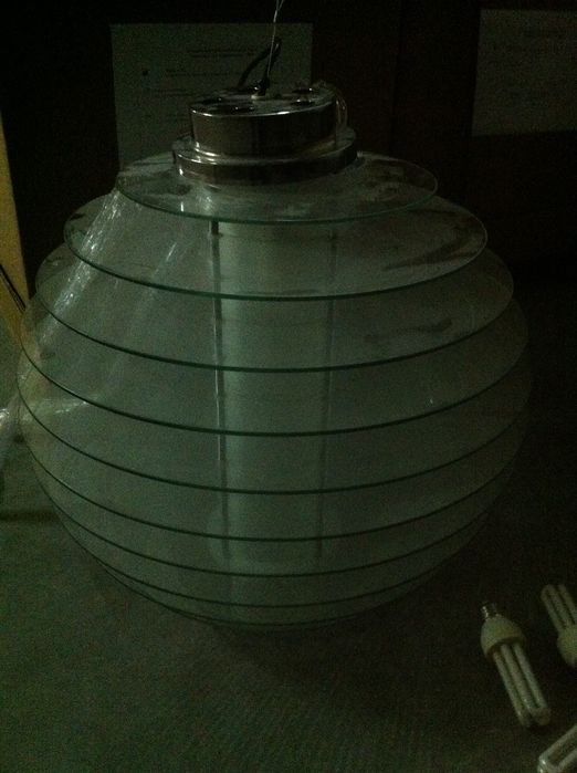 Продам современную люстру, светильник