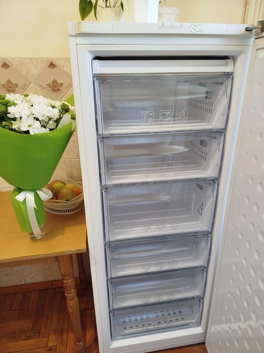 Морозильна камера Beko