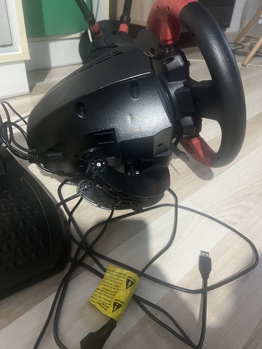kierownica wyścigowa Thrustmaster T150 Ferrari Edition.