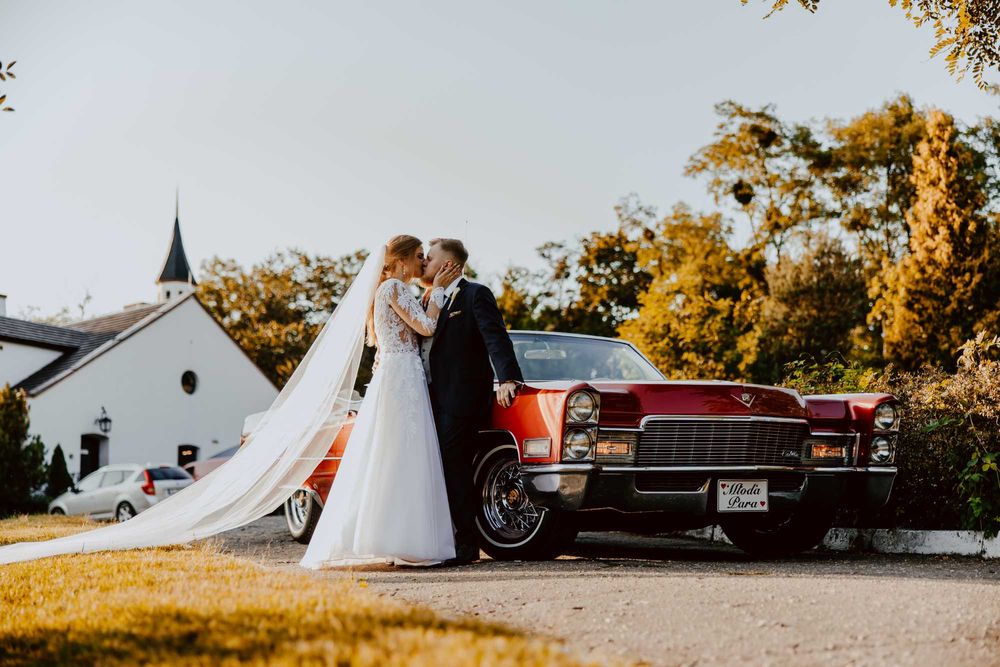 Suknia ślubna z trenem