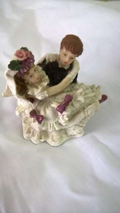 Noivos em louça (portes incluídos em correio verde)