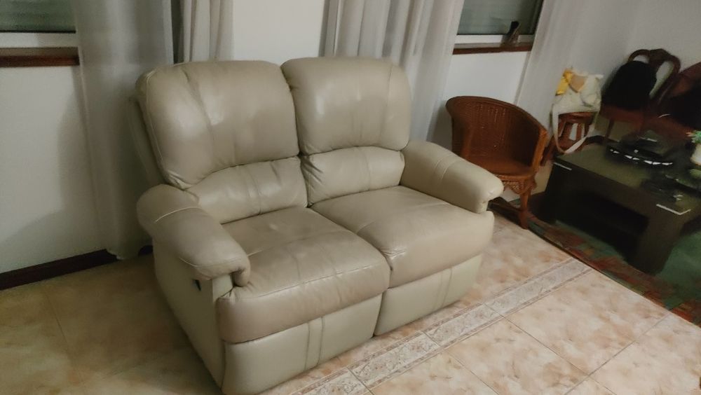 Sofá 2 lugares em pele