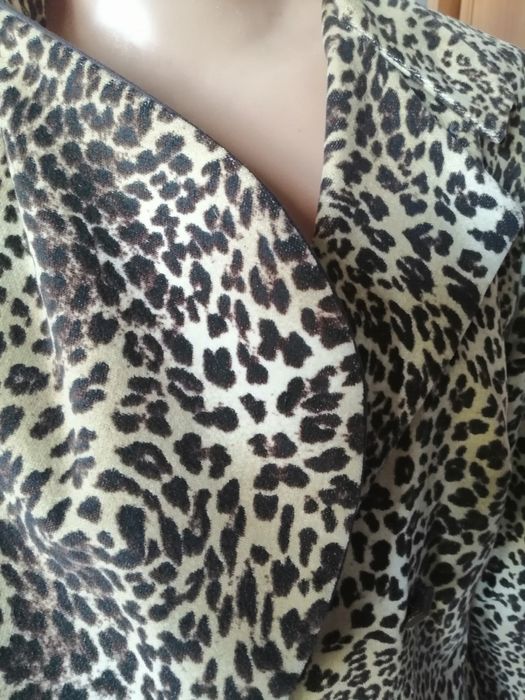 Żakiet damski z weluru.