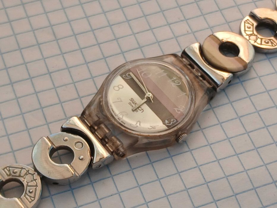 Продам рідкісний вінтажний жіночий швейцарський годинник Swatch Watch Multicolor Striped Dial Stainless Watch