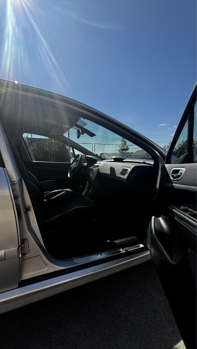 Автомобіль Pegeout 307