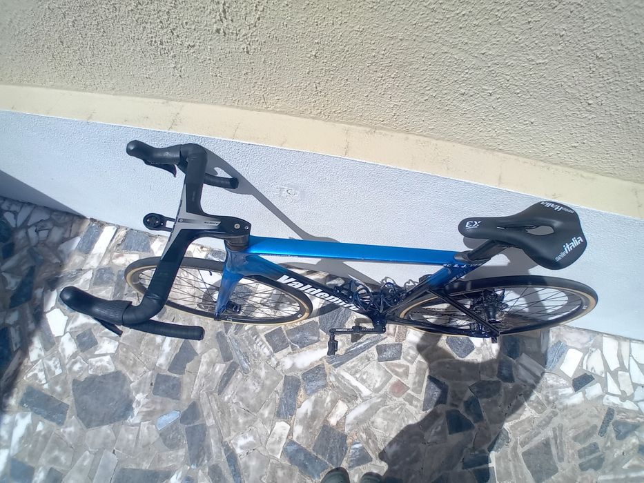 Bicicleta Valdemiro de fibra de carbono