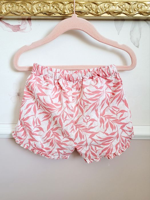 Krótkie spodenki 74 w listki z falbankami skandynawska marka scandi