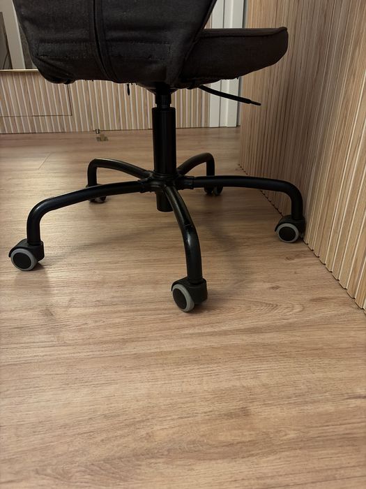 Cadeira IKEA com rodinhas