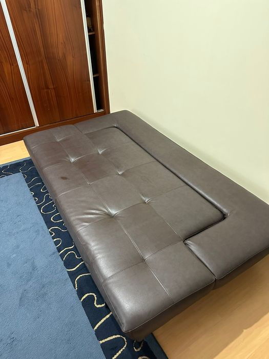 Sofá 4 lugares  ,converte em cama
