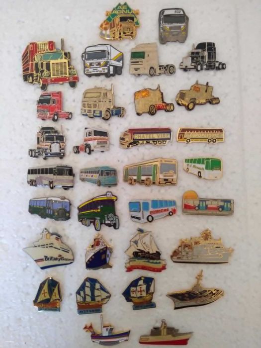 Vários pins Camiões, Autocarros e Barcos de Várias Marcas.