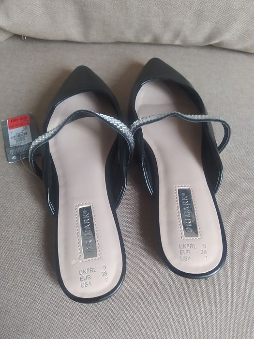 Klapki płaskie typu mule przód zakryty czarne Primark