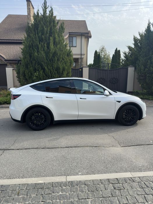 Tesla Model Y Long Range AWD