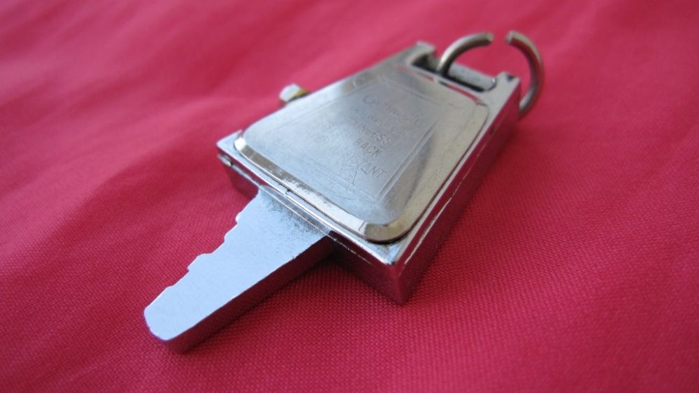 Часы брелок в виде ключа