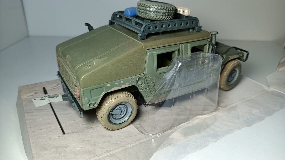 HUMMER H1 1:24 Wojskowy Model Kolekcjonerski Miasto 1:27 Humvee metal