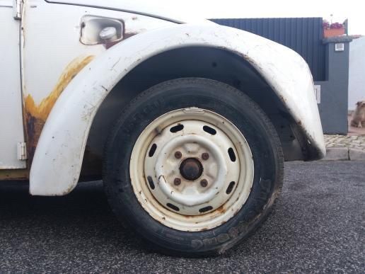 VOLKSWAGEN 1300L Carocha Branco com todas as peças dentro do carro (com teto de Abrir)