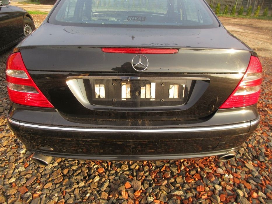 mercedes W211 SEDAN przed liftem klapa tył kompletna C197
