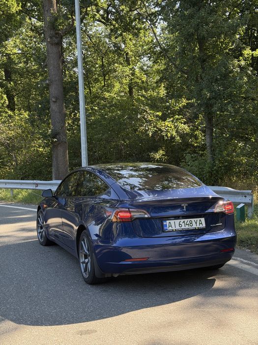 Автомобіль Tesla Model 3 2022