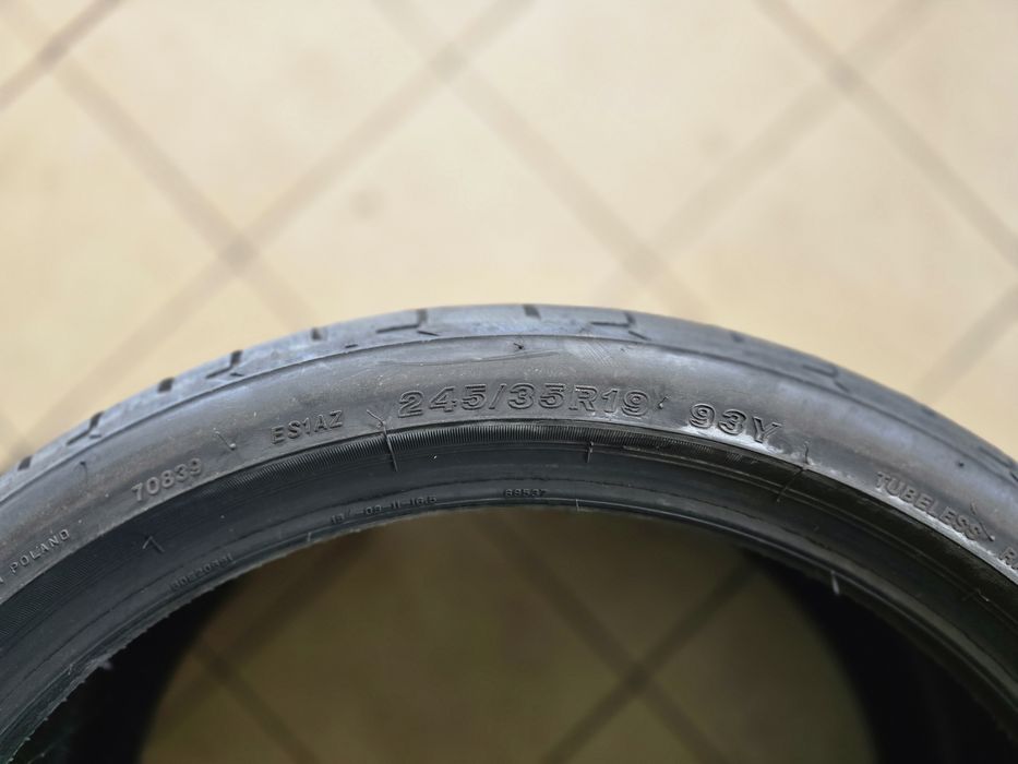 Pneus 245/35 R19