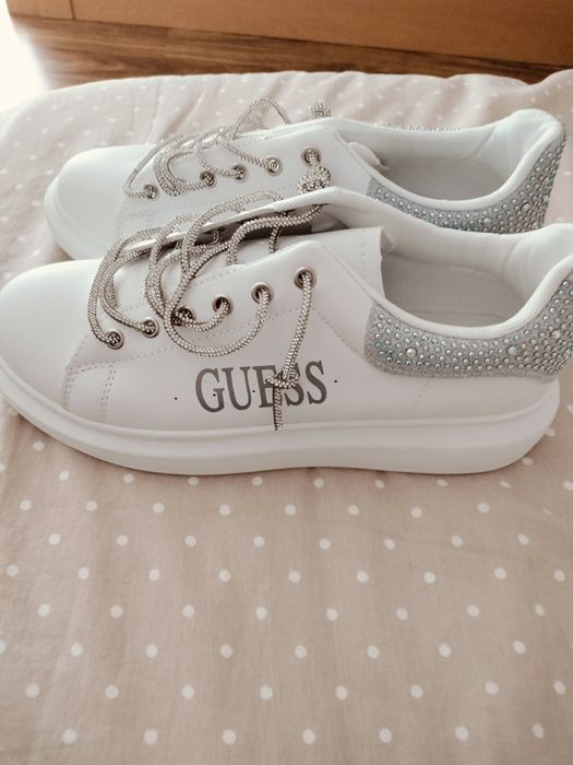 Tênis Guess novos
