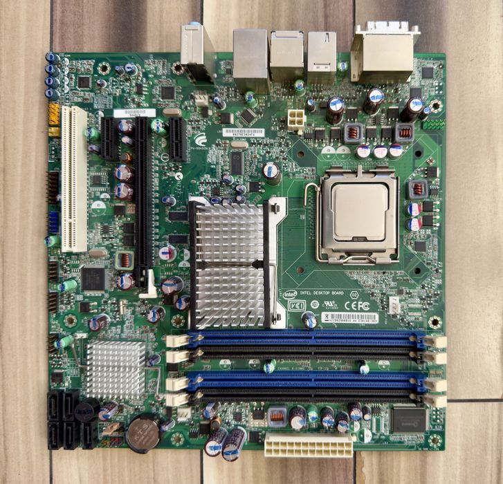 Intel  Desktop DQ45CB LGA775  + Intel Pentium Dual-Core E6700  + DDR 2