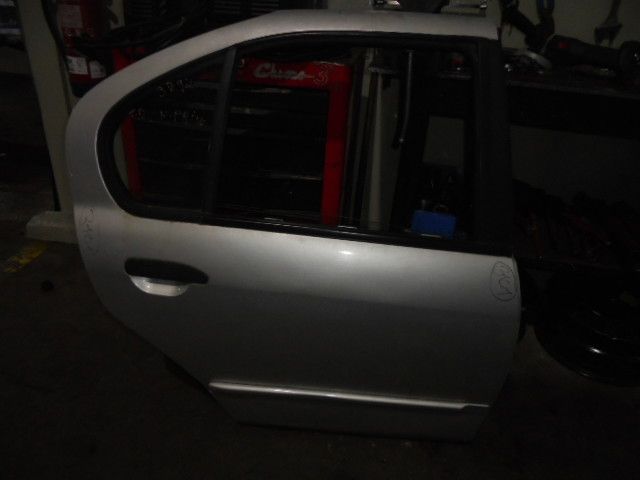 Porta trás direita NISSAN Primera Sedan (P11)