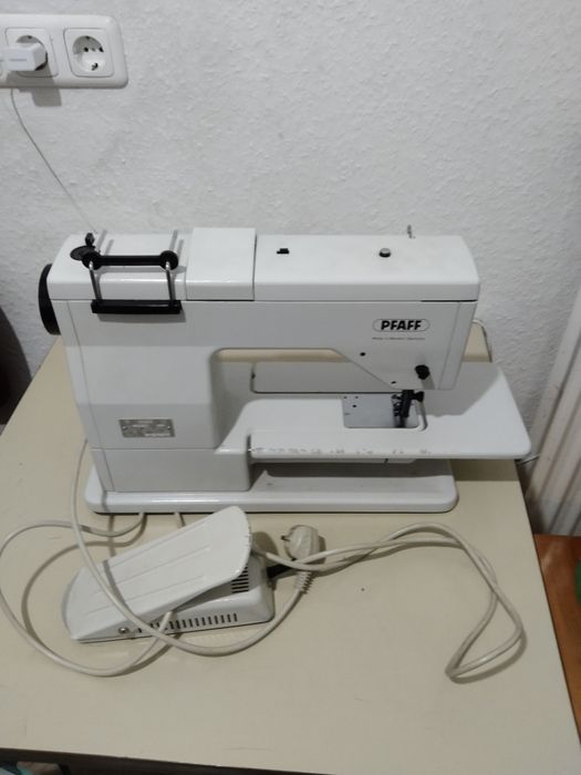 Швейная машинка PFAFF 1212