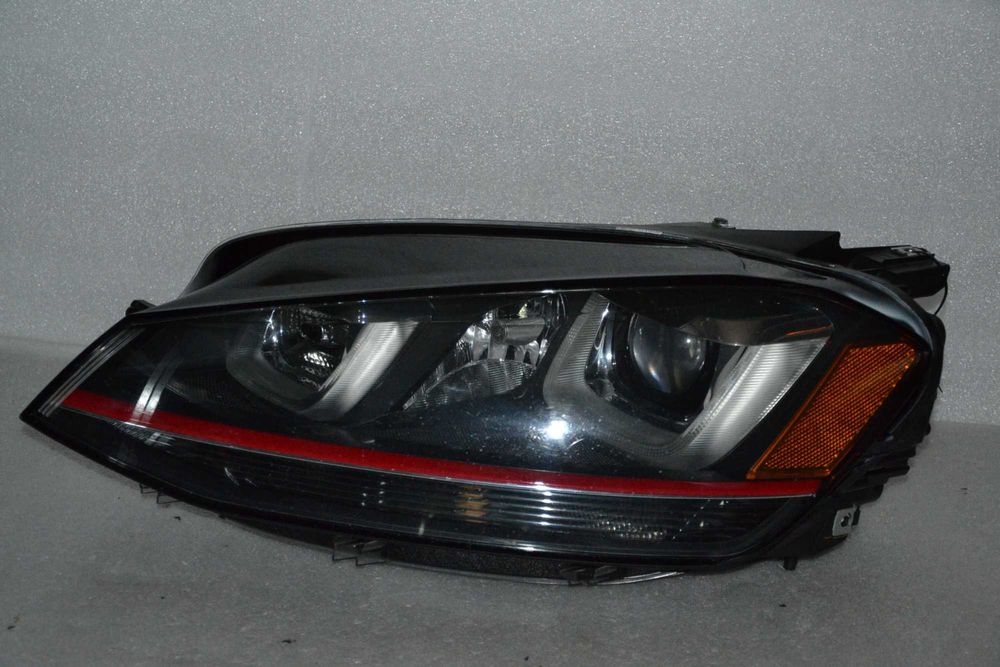 Левая фара Volkswagen Golf R ксенон 2015-2019 Америка