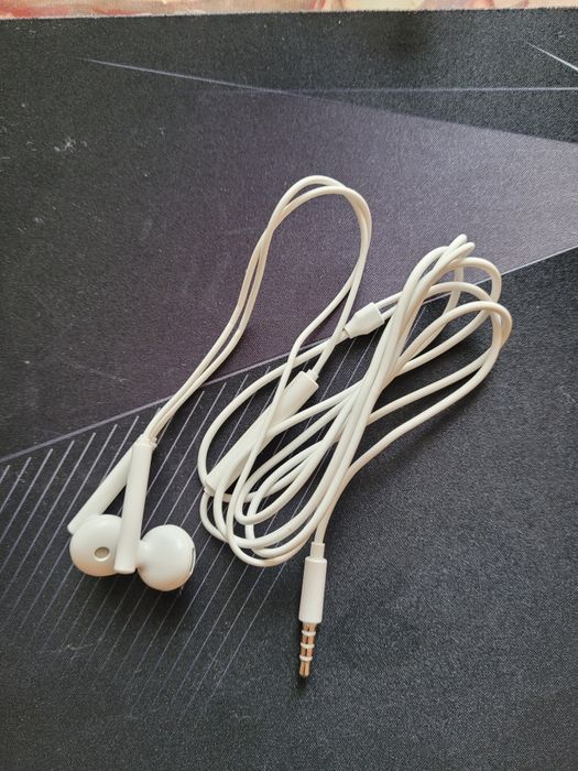 Комплекти оригінальних навушників