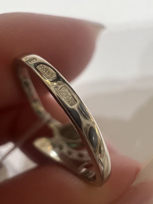 Золотое кольцо с бриллиантами и изумрудом р16 белое золото 585 проба