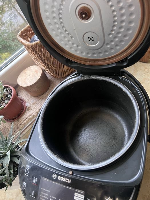 Мультиварка Bosch MUC22B42RU робоча