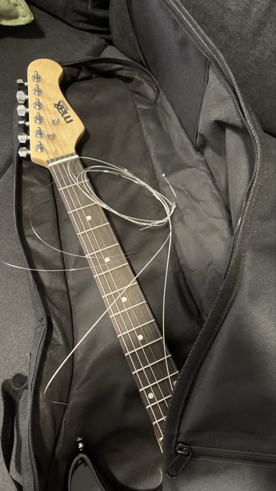 Guitarra Elétrica Max Music– 2 Humbuckers