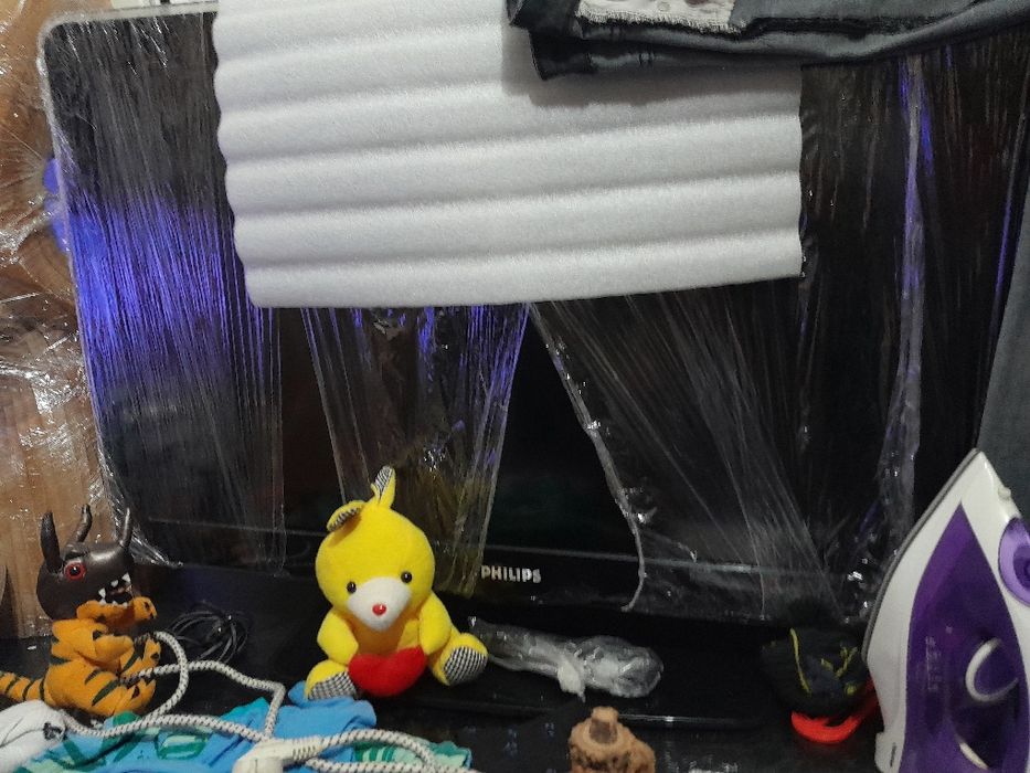 Três televisões Philips LG