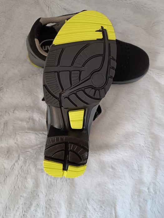 Крутезні новенькі чоловічі захисні робочі сандалі  кросівки Uvex,р.41