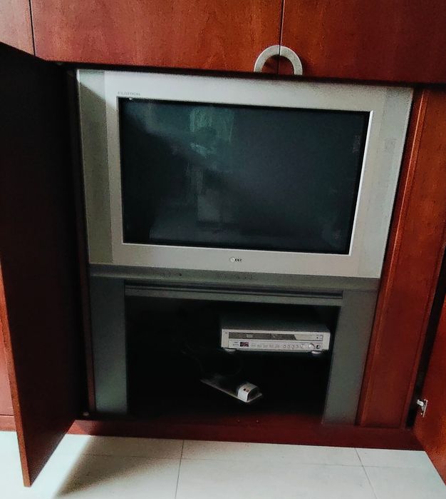 Televisão com móvel LG - peças