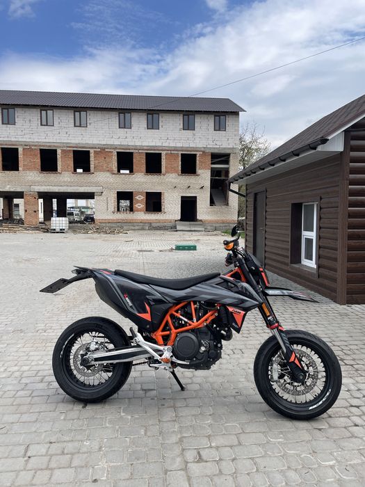 Мотоцикл Supermoto KTM 690 SMC-R 2022